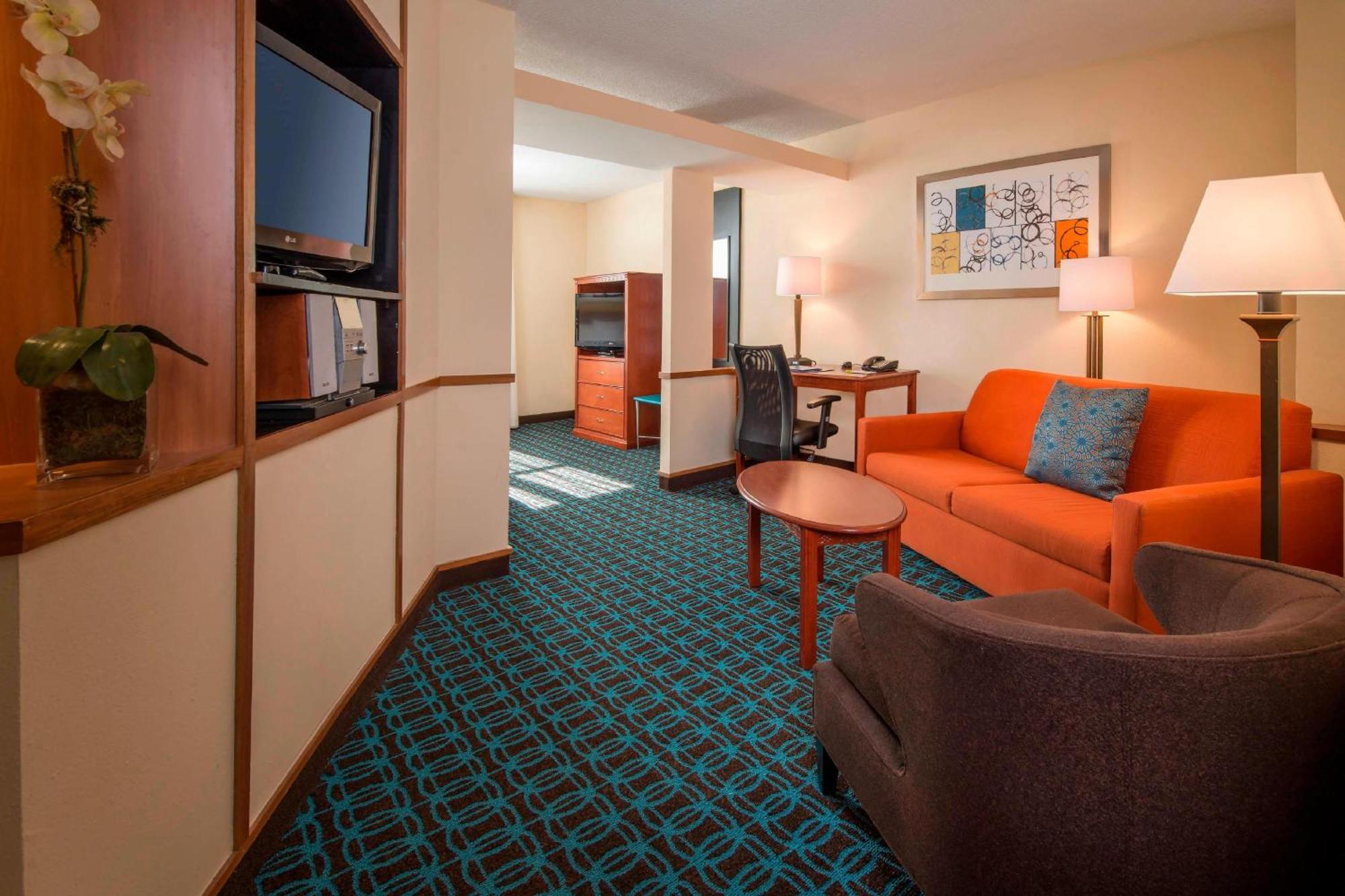 Hotel Fairfield & By Marriott