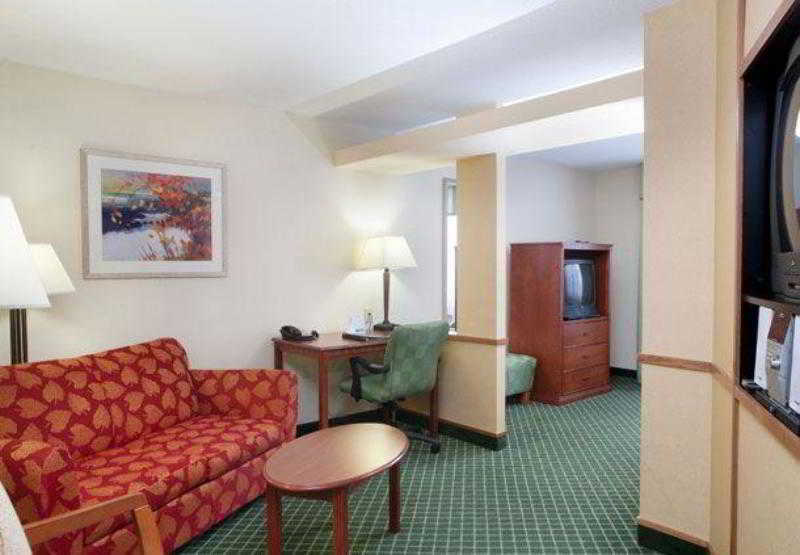 Hotel Fairfield & By Marriott 3*